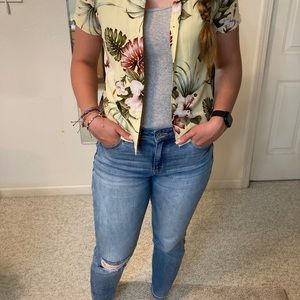 Authentic Hawaiian women’s blouse size XS yellow